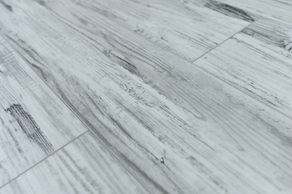 Замковая ПВХ плитка "Art Tile" Берёза Божоле (1220*152*5 мм) — купить в Череповце