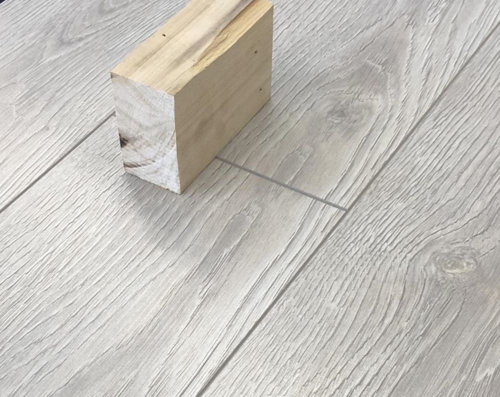 Ламинат "SunFloor" 8/32 4V Дуб Лайн 37 (1380*193*8 мм) — купить в Череповце