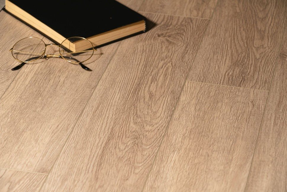 Виниловый ламинат "Bonkeel" Style Дуб Гарднер (1200*125*4 мм) — купить в Череповце